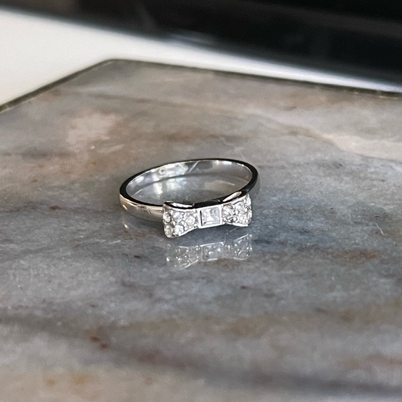 Bow Ring 🎀 - Picture 1 of 3